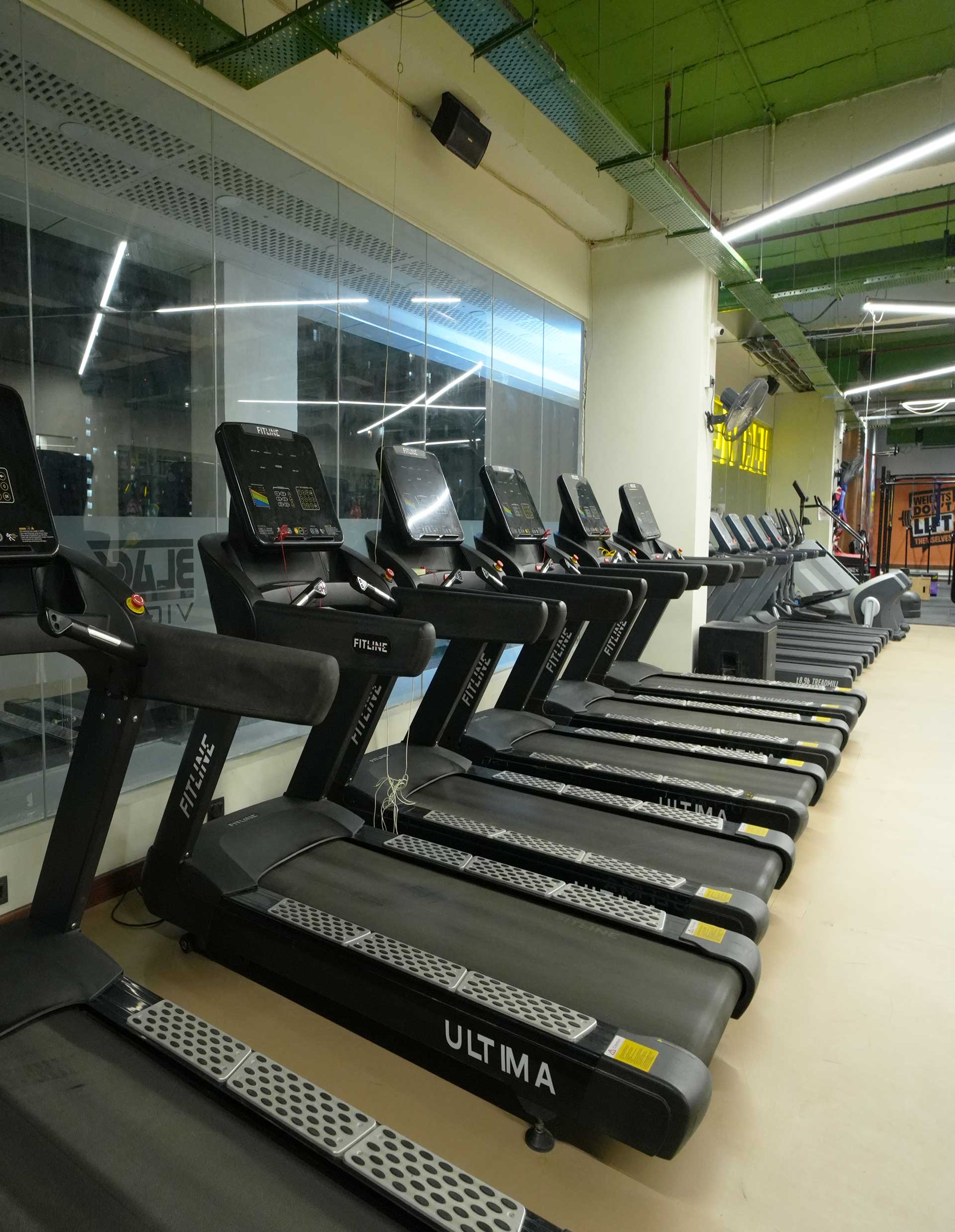 Black Vigor Gym Treadmill Zone